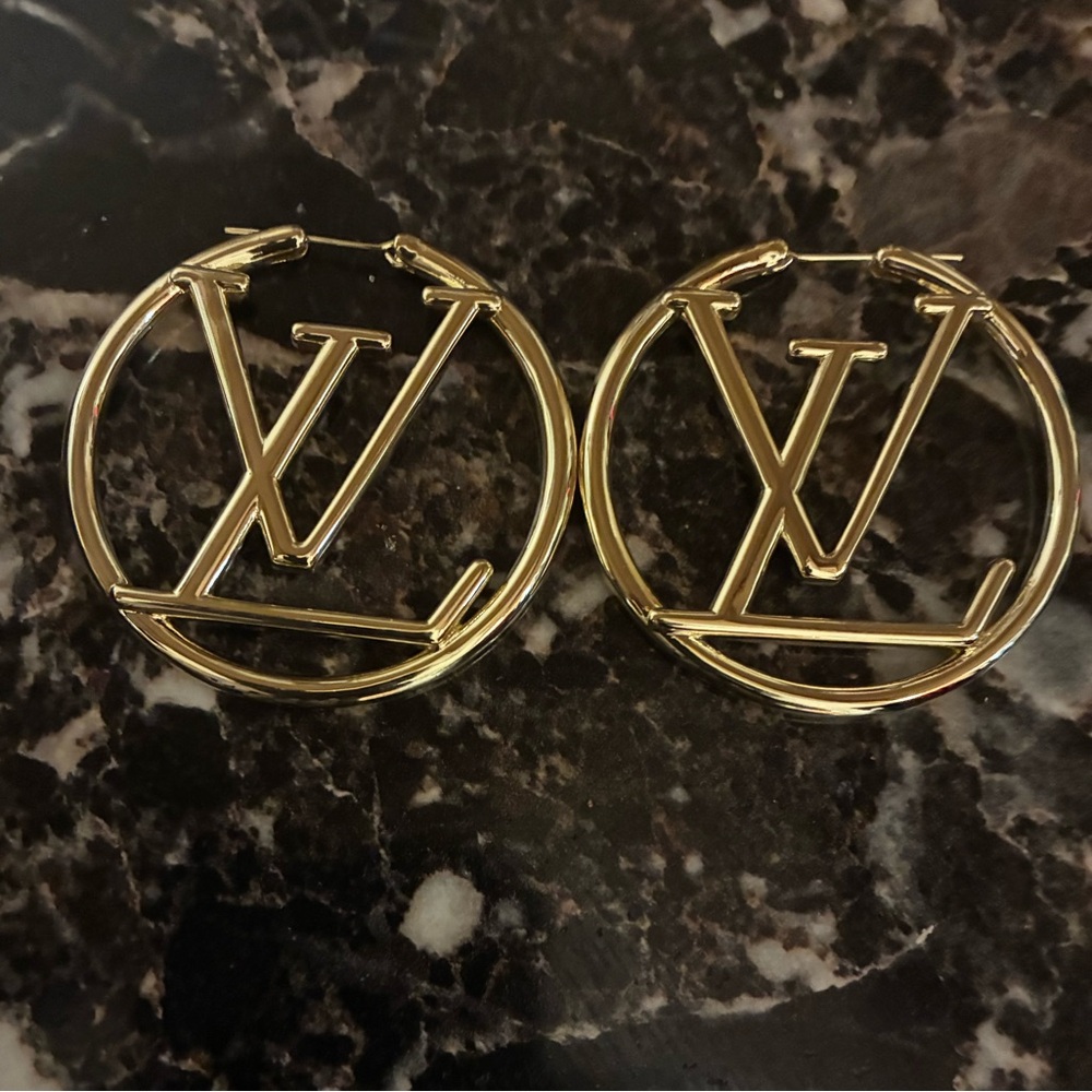 Gold Polished LV Logo Hoop Earrings - Picture 2 of 5